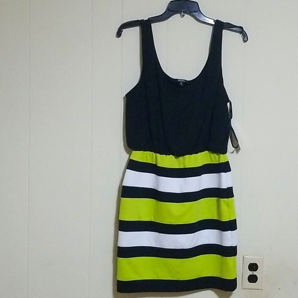 Dress - Picture 1 of 3